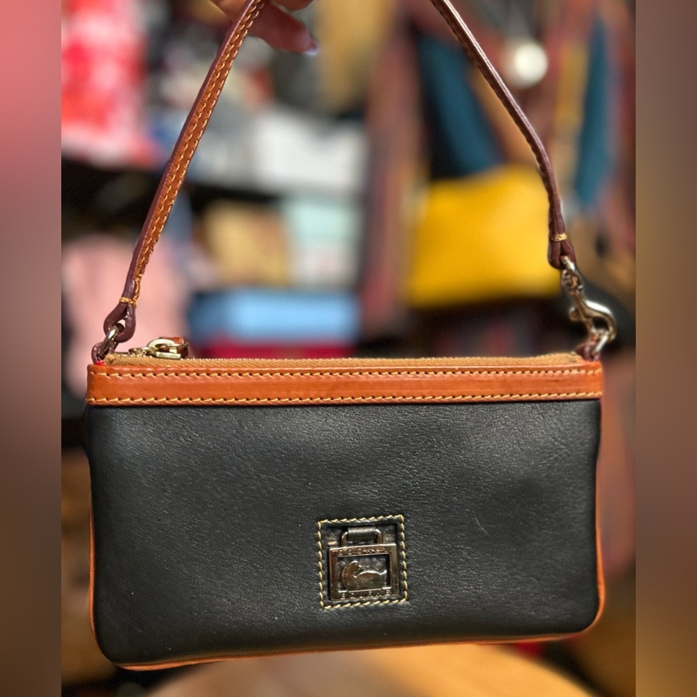 Dooney & Bourke Kirby Medium Smooth Leather Wristlet​​
